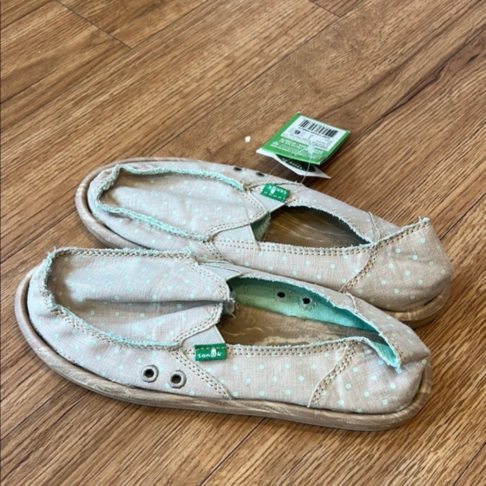 Sanuk- hot dotty sidewalk surfer sandal/shoe hybrid new with tags